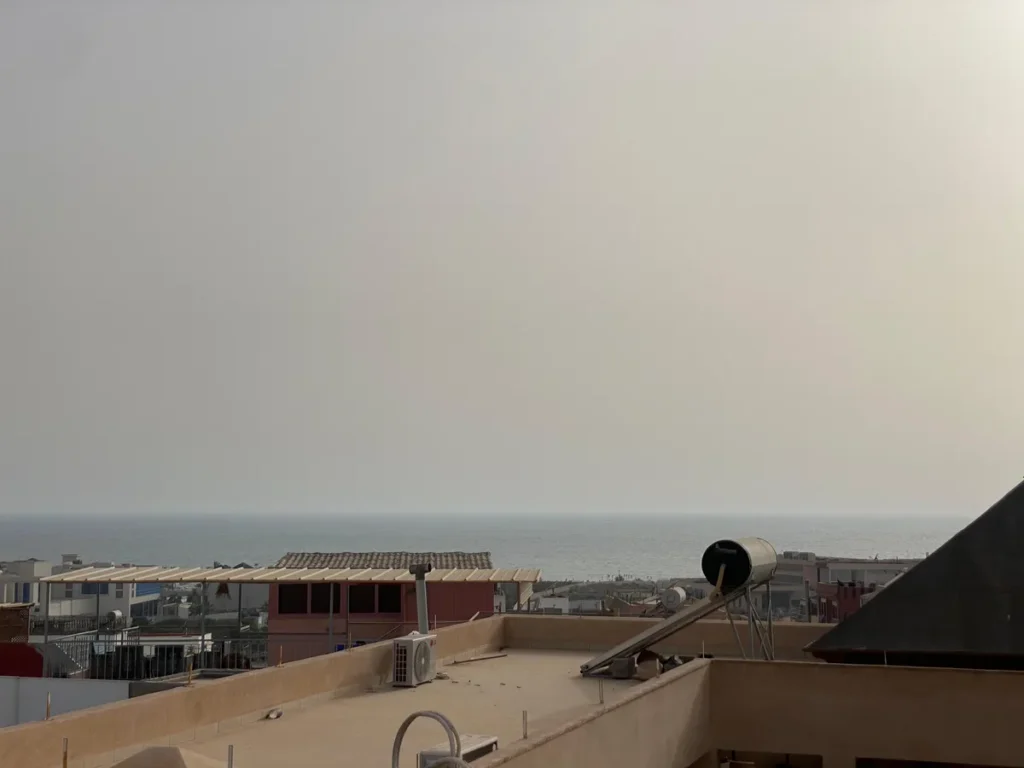 Blick von der Dachterrasse über Tamraght und den Atlantik